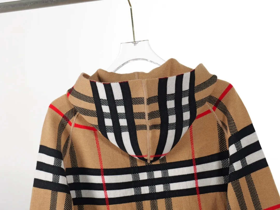 「R 11」 /Burberry logo ！ Classic LOGO Classic ！ ：Khaki Size：S M L（ Same Style）